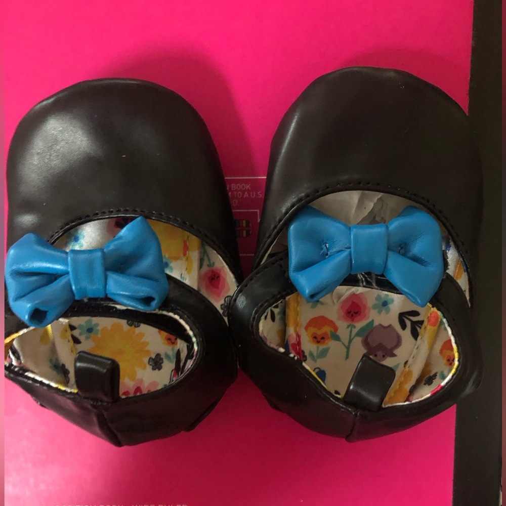 Disney Baby Alice in Wonderland crib shoes